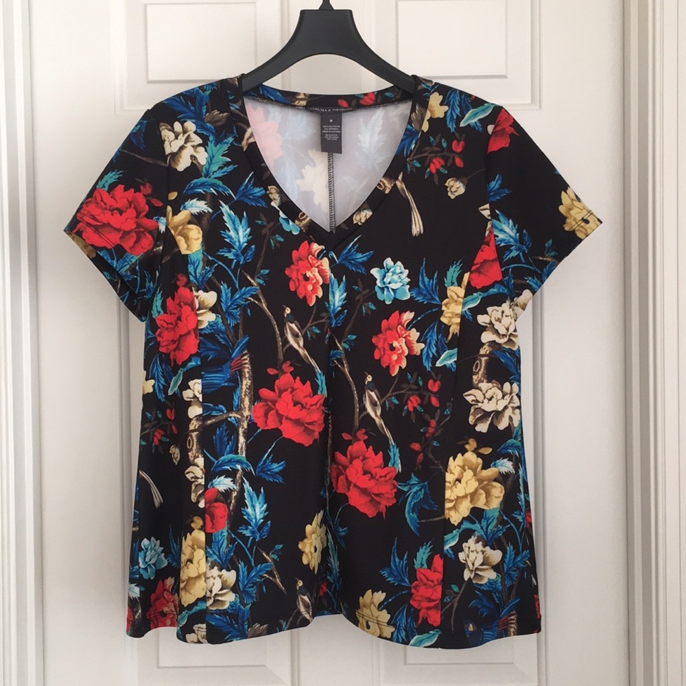 Chelsea and Theodore Women’s Top M Colorful Floral Tropical Blouse Short Sleeves